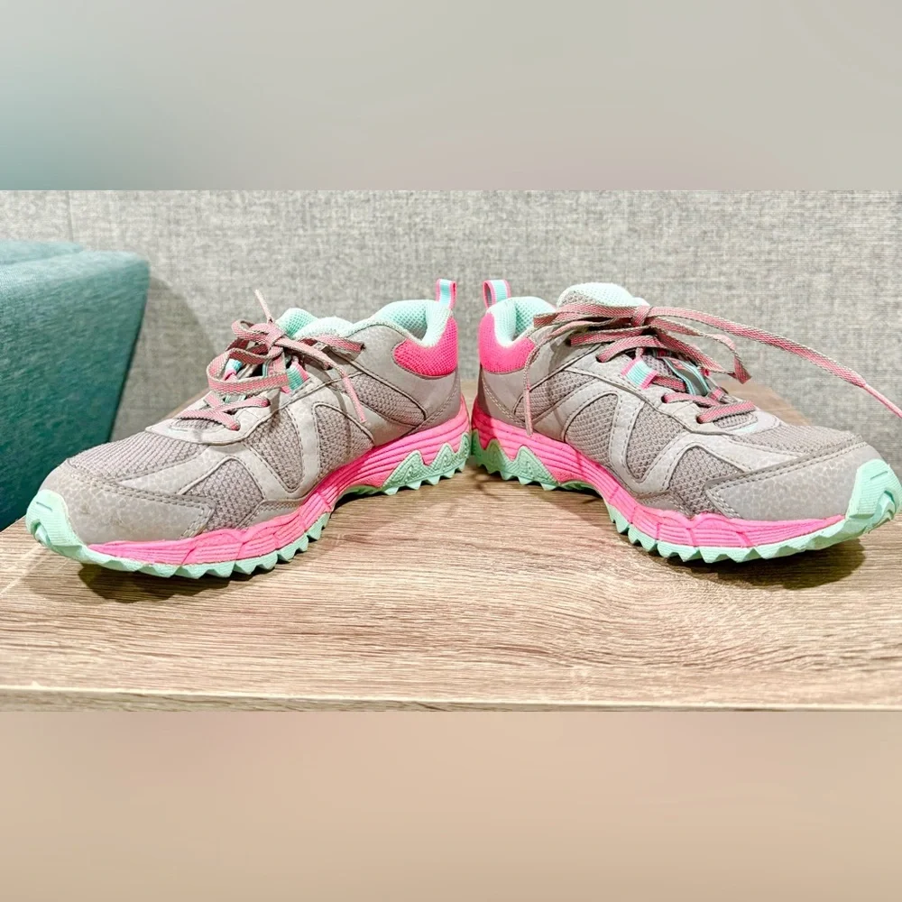 Saucony Sneakers Kids “Escape”. Great condition. Little girls size 1. Lace tie - Picture 2 of 9